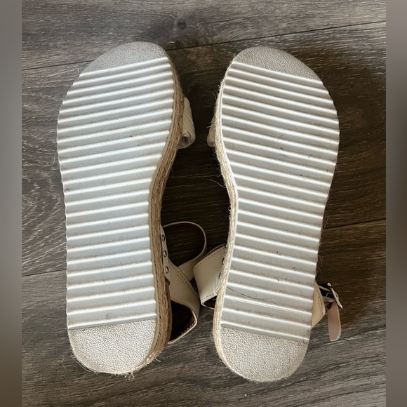 Cushionaire Mae Woven Espadrille Wedge Sandals in White & tan. Size 8.5 - Picture 8 of 8